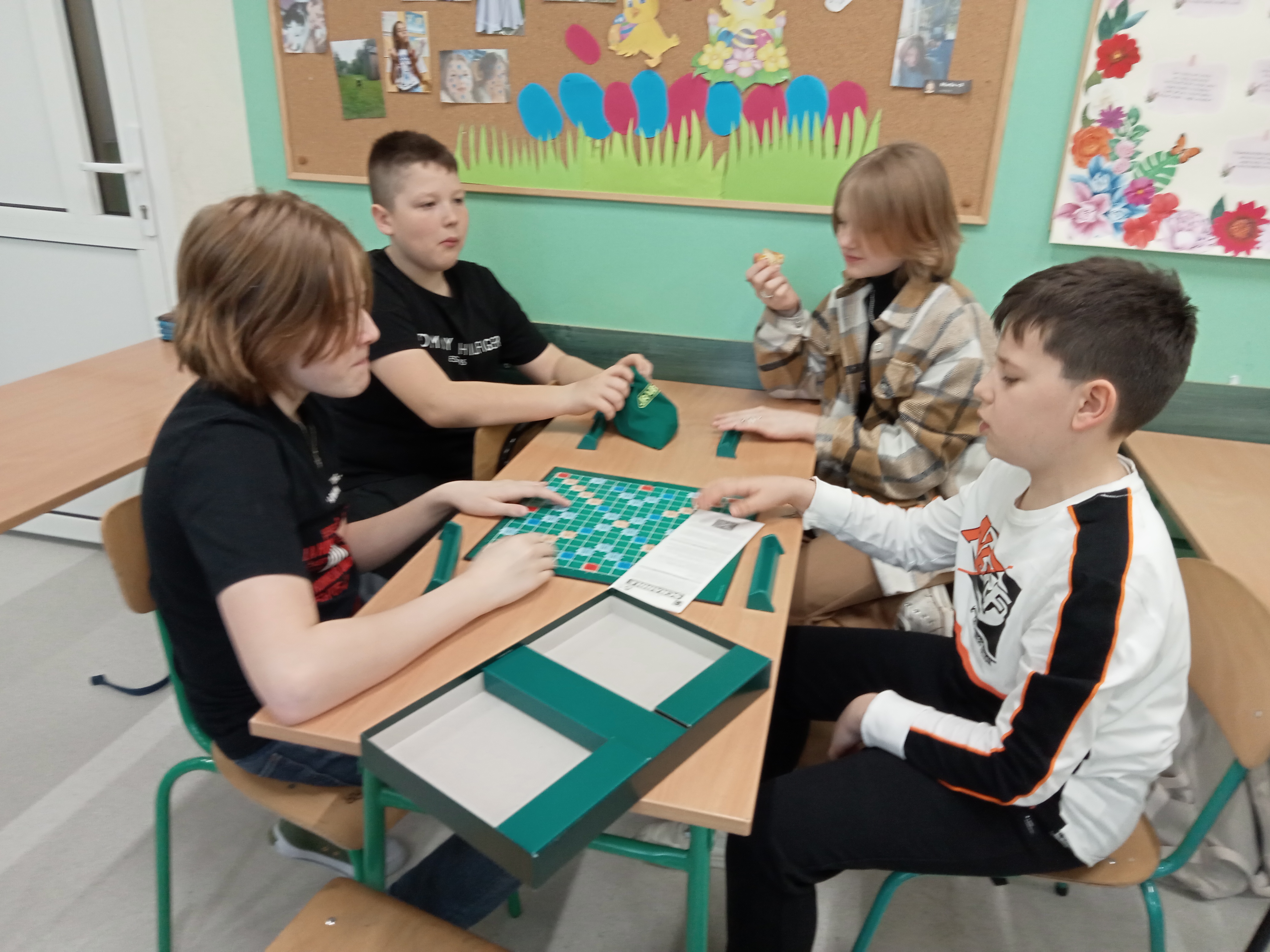 DZIEŃ SCRABBLE I DZIEŃ CZEKOLADY W KLASIE 5B